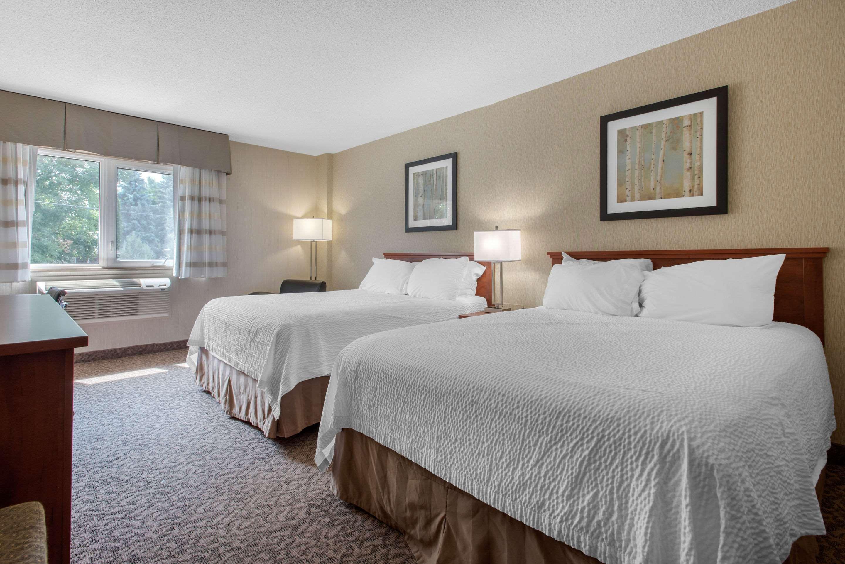 Clarion Hotel & Suites Brandon Exterior foto